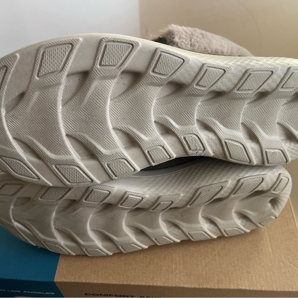sketchers - Brand New in the original box on the go - olive size 9.5 - Picture 4 of 5